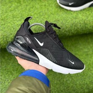 Brand new Nike Air Max 270 Black White Men's Running Shoes Size 9.5 Authentic